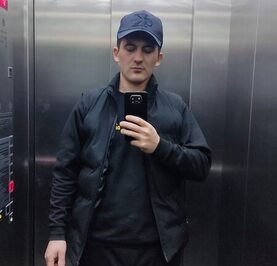 Али